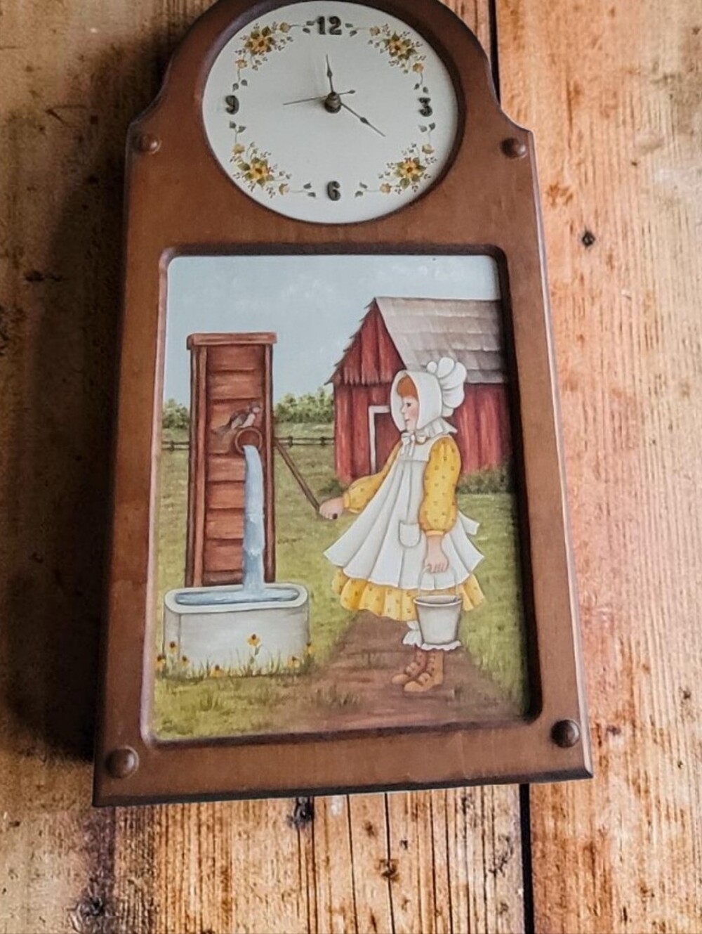 Vintage Country Folk-Art Clock